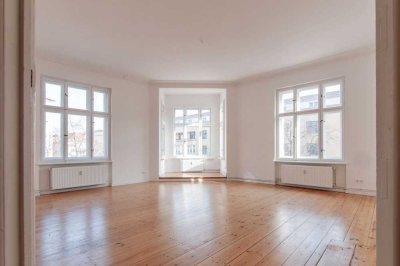 3-Zimmer Wohnung mit Loggia und Altbaucharme