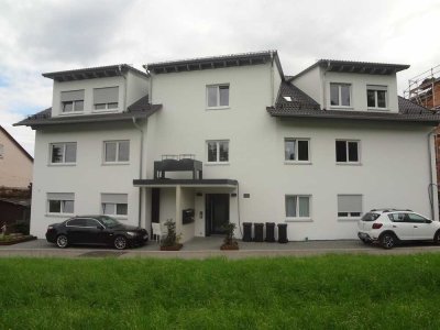 MITTELBIBERACH! Schicke 2,5 Etagenwohnung mit EBK, Balkon und Tiefgaragenstellplatz zu vermieten!