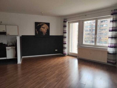 Zwei-Zimmer-Wohnung mit Balkon - befristet, teilmöbliert, Neustadt-Nord