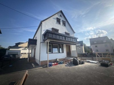 3 verschiedene geschmackvolle 2-Raum-Wohnung mit Balkon in Bad Hönningen mit Schlossblick