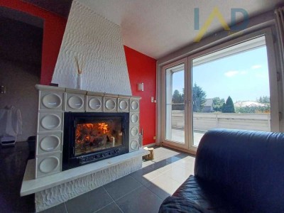 Vielseitiges Zweifamilienhaus mit Anbau, Kaminzimmer und großzügiger Dachterrasse