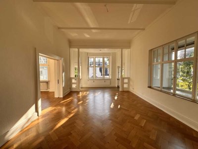 Köln-Marienburg, Stilvolle, attraktive 7-Zimmer-Wohnung mit Balkon