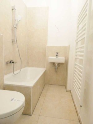 ** Modernisierte Wohnung mit großer Wohnküche in zentraler Lage von Frohnhausen **