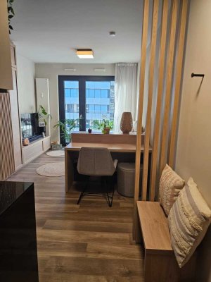Hochwertig möbliertes Studio mit Dachterrasse & Gym in Frankfurt-Niederrad