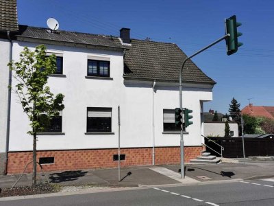 LEBACH : RAUMWUNDER für die große FAMILIE mit 3 GARAGEN und NEUER Heizung !