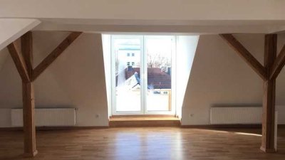 Wohnträume für Paare oder kleine Familien: 2020 nachträglich ausgebaute Dachgeschoss-Wohnung!