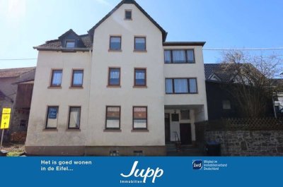 Geräumiges Mehrfamilienhaus mit ehem. Ökonomiegebäude als Doppelgarage genutzt, Bongard (6)