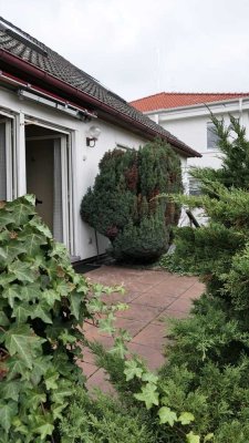 ### Die Lage macht´s. Freistehendes Einfamilienhaus auf  tollem Grundstück mitten in Seeheim  ###