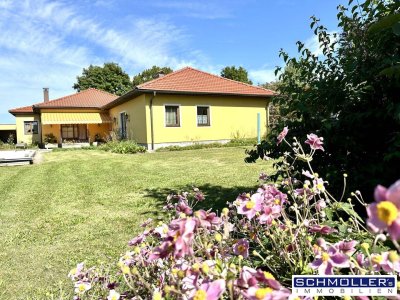 Großzügiger Bungalow mit 2 Wohneinheiten und Nebengebäude