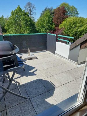 SG-Gräfrath, +++Top-Lage+++ freie 3-Zimmer-Maisonette mit Loggia, zwei Vollbädern, Carport
