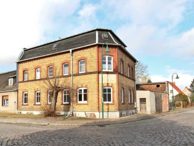 Imposanter Backsteinbau mit Hof, Remise, Garage und Garten