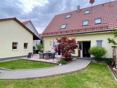Raum zum Leben: 4-Zimmer-Doppelhaushälfte mit Garten.