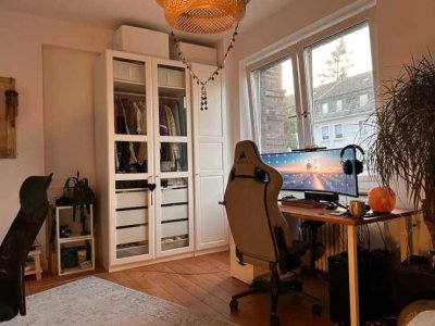 Alt-Bau Wohnung | 3 Zimmer und Balkon in Düsseldorf