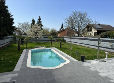 Exklusiver Bungalow mit Swimmingpool &amp; ausgebautem Wohnkeller in Kapellerfeld