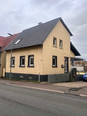 NEU! Charmantes Zweifamilienhaus mit Balkon & Gartenblick in ruhiger Lage von Angelbachtal