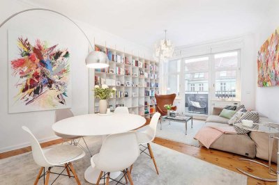 Helmholtzkiez: 2-Zimmer-Altbau im 4. OG, Aufzug, West-Balkon, hochwertige Einbauküche, Tageslichtbad