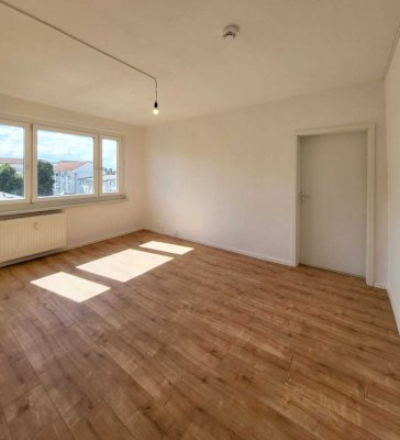 **Jetzt mieten und  2-Monate Kaltmietfrei wohnen** Helle 6-Raumwohnung + zwei Bäder + EBK als Option