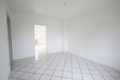 Ab sofort!! Gepflegte 3,5-Zimmer Wohnung mit Tageslichtbad! Garage optional!