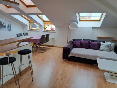 Bezugsfreie 2-Zimmer-Dachgeschosswohnung mit Loggia, Aufzug & TG- Stellplatz