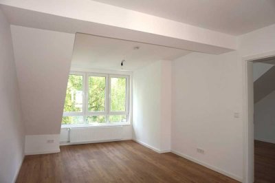 Neu ausgebautes Dachgeschoss!
2-Zi-Wohnung mit Einbauküche in Bramfeld!