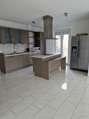 wonderful 3 BR near Clay Kaserne