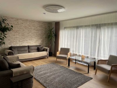 4,5 Zimmer-Wohnung im Zweifamilienhaus im Grünen