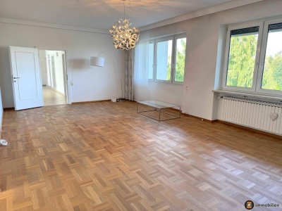 Großzügige Haushälfte mit 8 Zimmern, 2 Garagen, Pool und großem Garten