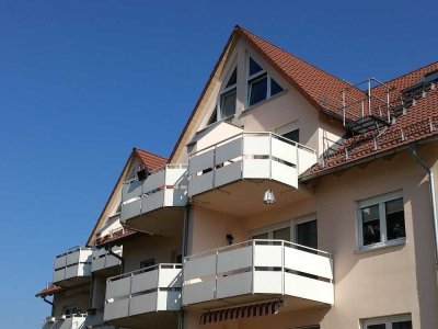 3-Raum-DG-Maisonettewohnung mit Balkon und EBK in ruhiger Lage von Neukirchen