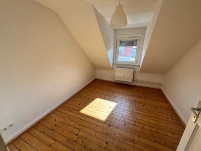 *Offenbach*- DG - 2-Zimmer Wohnung mit EBK
