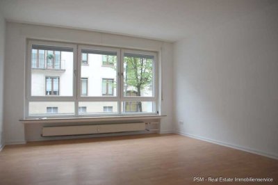 Erstbezug nach Renovierung! Schicke 2 Zimmerwohnung mit Balkon in zentraler Lage!