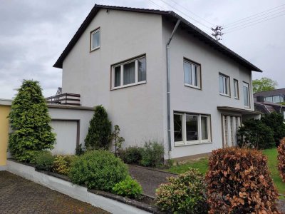 Attr. 2-3 Familienhaus mit 290 m² WFL, 580 m² Grund, Terrasse, Balkon, Garten, 53757 Sankt Augustin