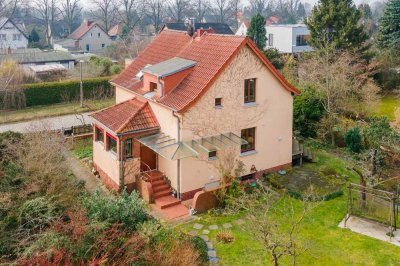 Mit Keller, Einbauküche, Kamin, Carport u.v.m.: Umfassend saniertes Einfamilienhaus in Blankenburg