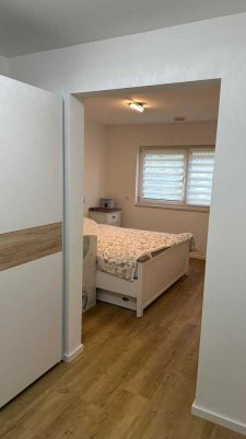 Exklusive, neuwertige 3,5-Zimmer-Wohnung mit geh. Innenausstattung mit EBK in München Forstenried