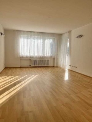 Geschmackvolle, vollst. renovierte 3-Zimmer-Wohnung mit geh. Innenausstattung mit EBK in Gärtringen
