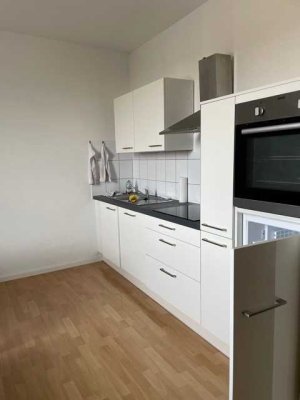 Großzügige, komplett renovierte Etagenwohnung in stilvollem Altbau!
