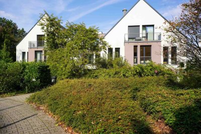 Hochwertige 3,5-Zimmer-Dachgeschosswohnung mit Taunusblick, ausgebautem Spitzboden, 3 Außenbereiche