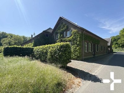 Idyllische Hofanlage zum Verlieben - Wohnen und Arbeiten im Grünen!