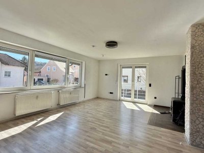 Charmante Erdgeschosswohnung mit Garten und Garage in Teublitz–Modernisiert und Bezugsfrei!