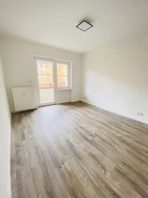 Helle und gemütliche 2-Raumwohnung mit Einbauküche