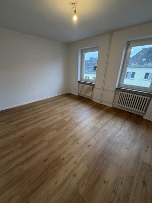 Schöne 2 Zimmer Wohnung, brauch Liebe im Herzen von Kiel.