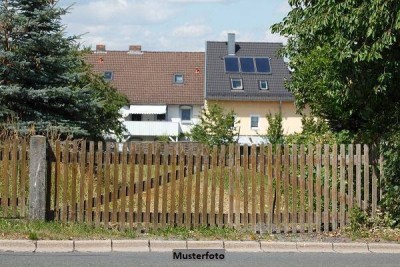 Haus mit Charakter: Ehemaliger Weinkeller mit Ausbaupotenzial &amp; Nebengebäuden