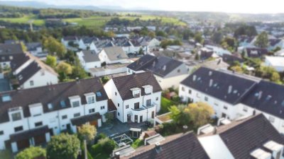 Gepflegte Doppelhaushälfte mit Wintergarten, Terrasse und Balkon