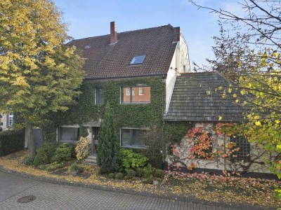 Modernisiertes Zweifamilienhaus in zentraler Lage von Schlangen und großem Grundstück