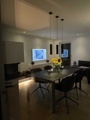 Möblierte, neuwertige 3,5-Zimmer-Wohnung mit geh. Innenausstattung und EBK