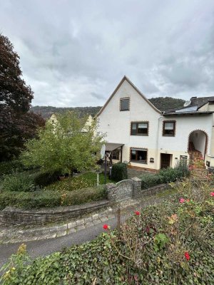 Geräumiges Einfamilienhaus mit Garage in Bruttig-Fankel