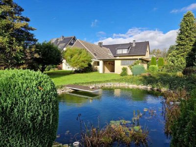 SCHÖNE AUSSICHTEN!
Zweifamilienhaus mit Baugrundstück und parkähnlichem Garten im Ortsteil Ba