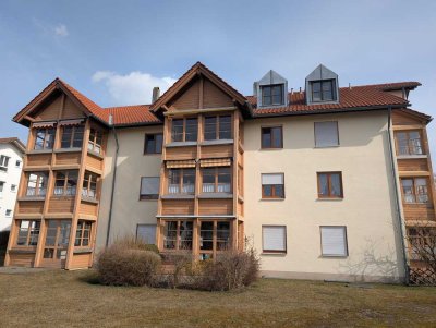 Lichtdurchflutete & freie 2-Zimmer-Wohnung mit toller Veranda, großem Keller + Dachraum