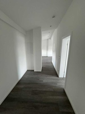 Erstbezug nach Sanierung: Freundliche 4-Raum-DG-Wohnung in Oberhausen