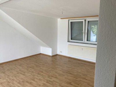 Exklusive, renovierte 2-Zimmer-DG wohnung mit Balkon in Bergisch Gladbach