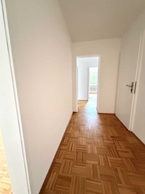 Helle und gepflegte 3,5-Zimmer-Wohnung mit großem Balkon in 2-Familienhaus